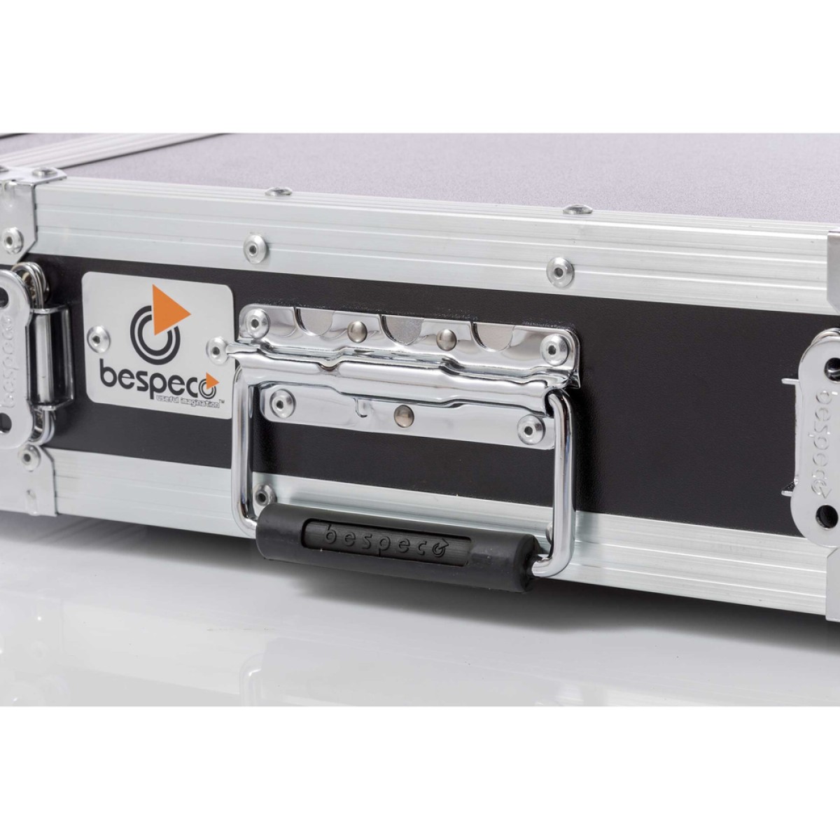 BESPECO 2U RACK WOODEN FLIGHT CASE BESPECO 2U RACK WOODEN FLIGHT CASE