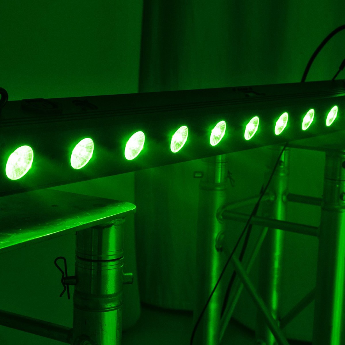 LED ΜΠΑΡΑ ΜΕ 12X4W RGB-UV LED LED ΜΠΑΡΑ ΜΕ 12X4W RGB-UV LED