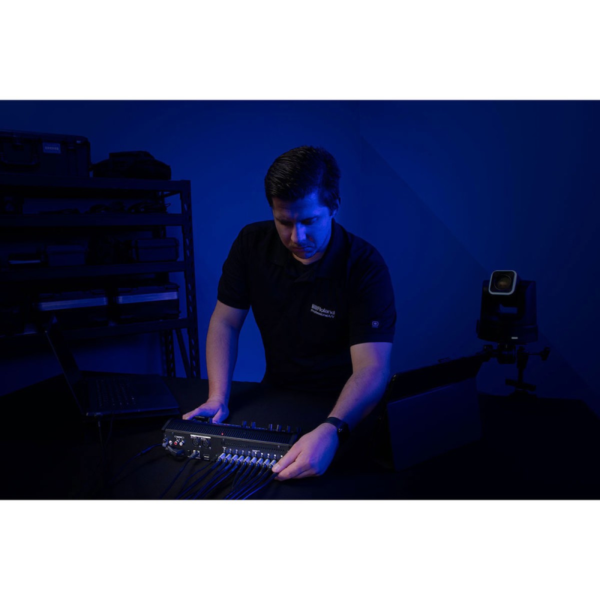 ROLAND VIDEO SWITCER 4K WITH 5 HDMI INPUTS AND OUTPUTS ROLAND VIDEO SWITCER 4K WITH 5 HDMI INPUTS AND OUTPUTS